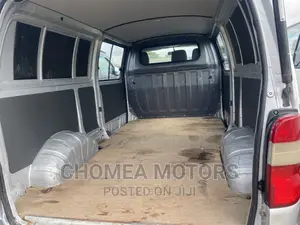 Toyota HiAce 2005