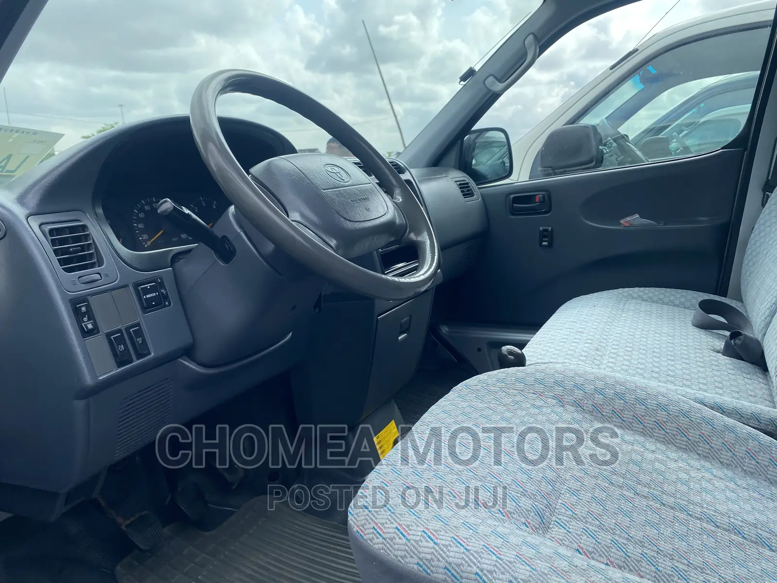 Toyota HiAce 2005