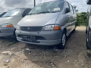 Toyota HiAce 2005