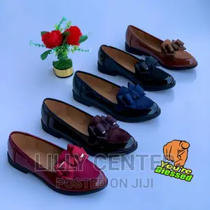 Bow Tie Stock Shoe