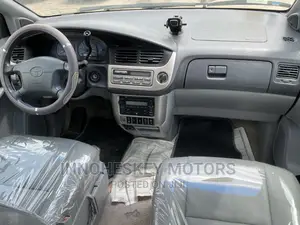 Toyota Sienna XLE 2002 Gold