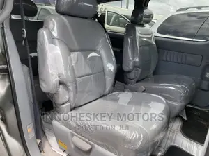 Toyota Sienna XLE 2002 Gold
