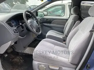 Toyota Sienna LE 2001 Blue