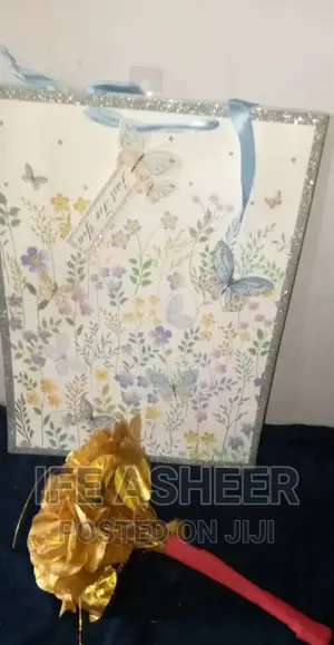Romantic Gold Flower With a Fancy Bag - Gold