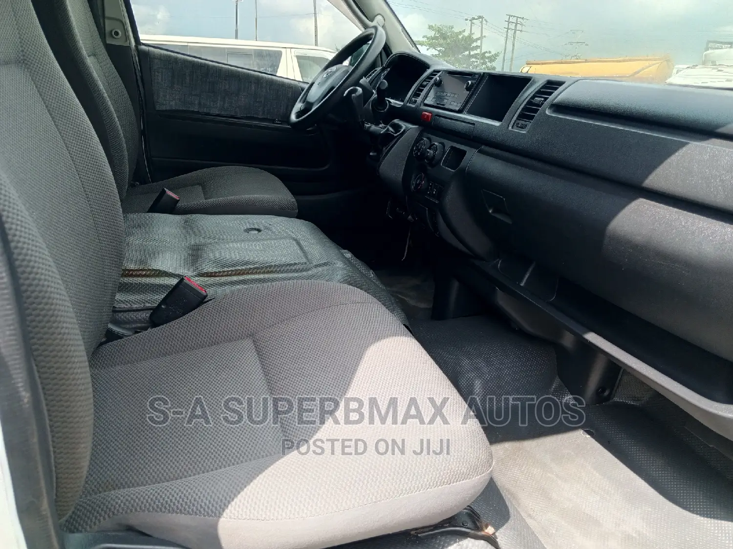 Toyota HiAce 2019 White