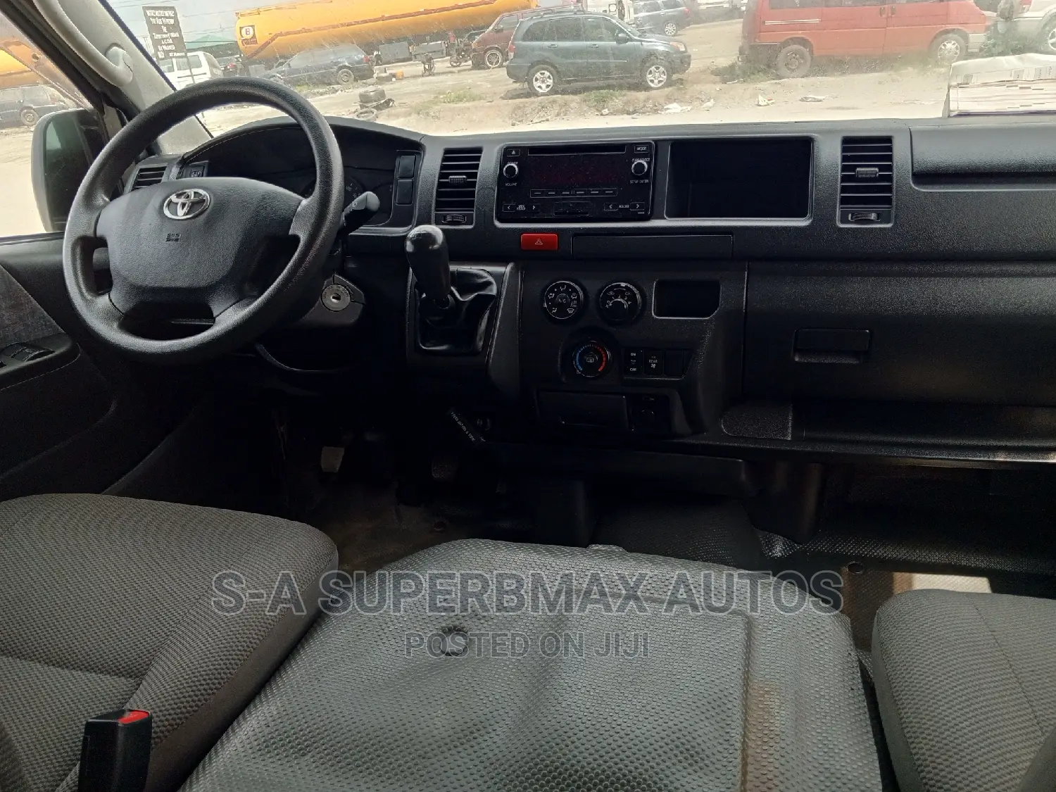 Toyota HiAce 2019 White