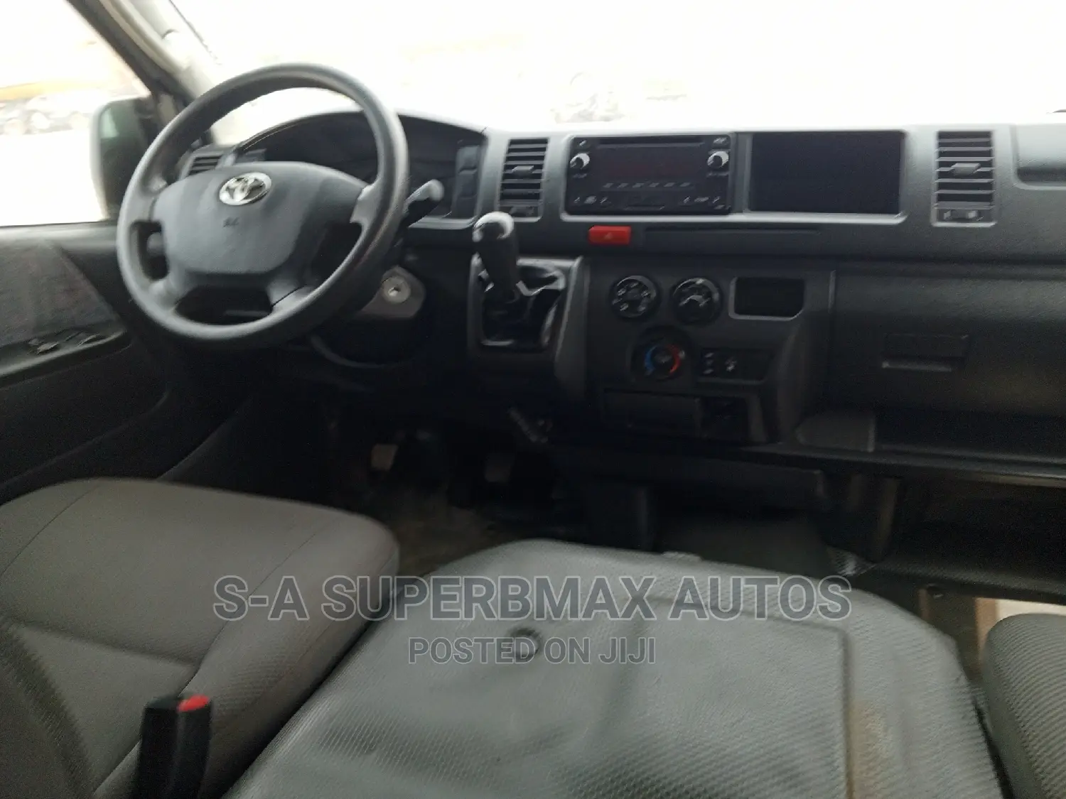 Toyota HiAce 2019 White