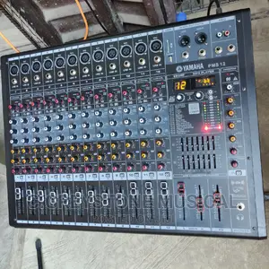 Mixer 12 Channels Yamaha Powered