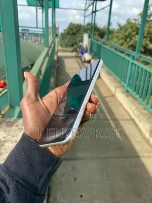 Apple iPhone 11 64 GB White
