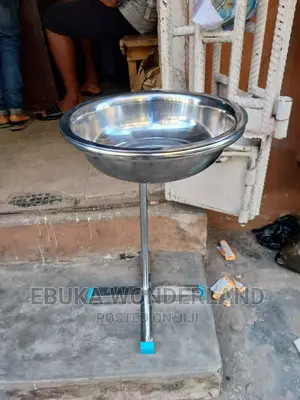 Bowl With Stand