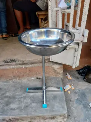 Bowl With Stand
