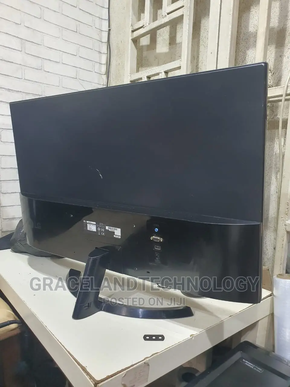 32 Inches Monitor