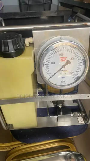 Hydratight Air Operated Pressure Test Pump/Machine