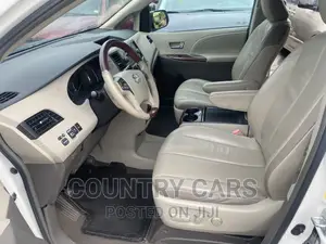 Toyota Sienna Limited 7 Passenger 2012 White