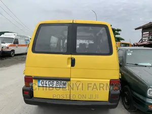 Volkswagen Transporter 2002 Yellow