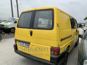 Volkswagen Transporter 2002 Yellow