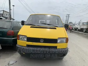 Volkswagen Transporter 2002 Yellow