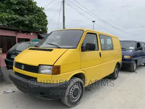 Volkswagen Transporter 2002 Yellow