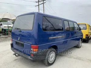 Volkswagen Transporter 2000 Blue