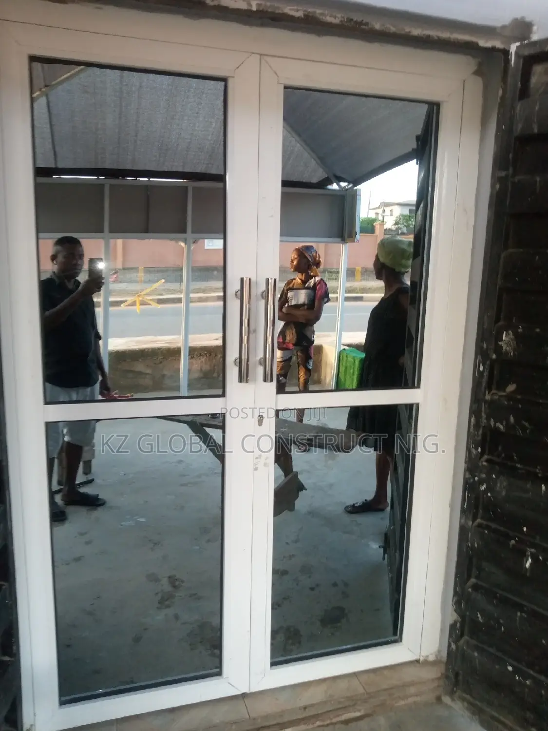 Aluminum Double Leaves Hinge Door With Door Closer Engine