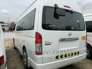 Toyota HiAce 2017 White