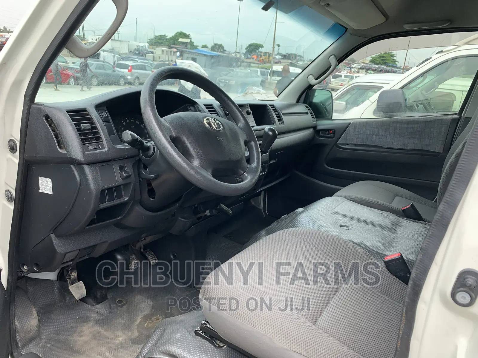 Toyota HiAce 2017 White