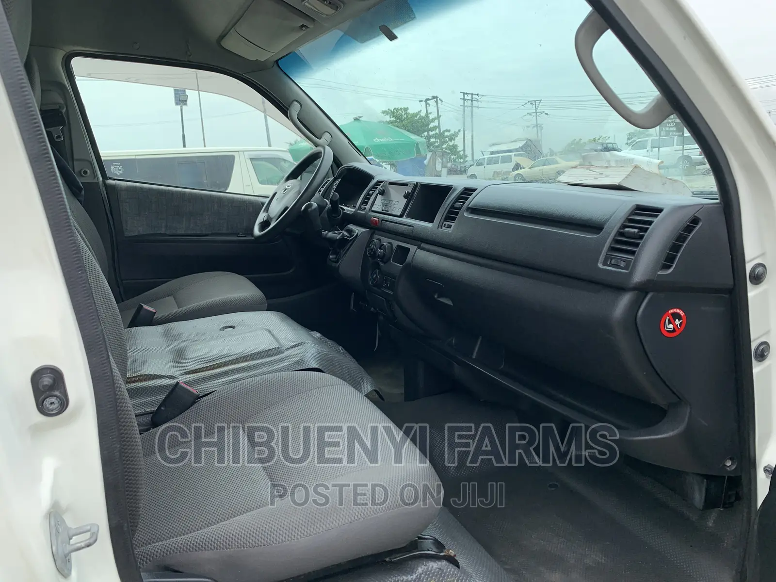 Toyota HiAce 2017 White