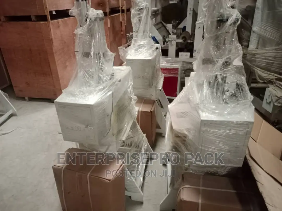 Pneumatic Nylon Punching Machine