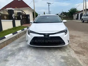 Toyota Corolla SE 2021 White