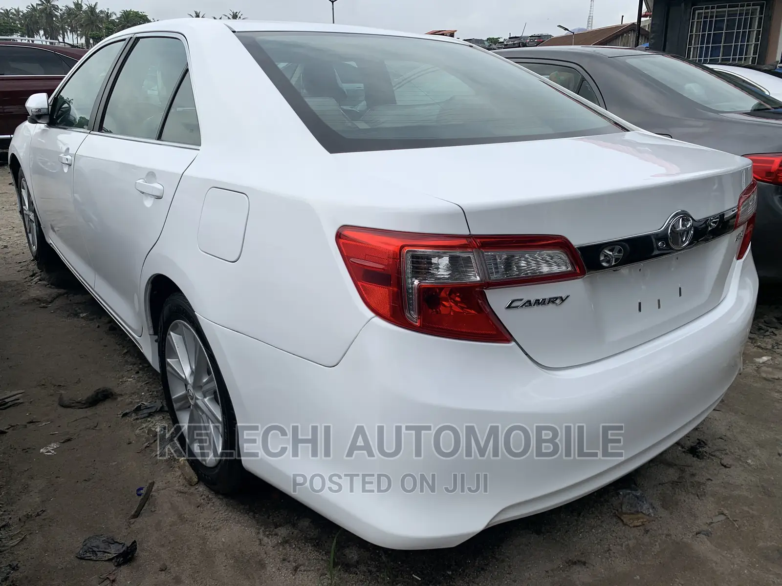 Toyota Camry XLE 4dr Sedan (2.5L 4cyl 6A) 2012 White