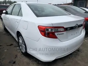 Toyota Camry XLE 4dr Sedan (2.5L 4cyl 6A) 2012 White