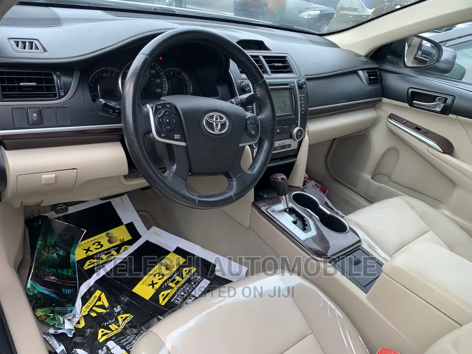 Toyota Camry XLE 4dr Sedan (2.5L 4cyl 6A) 2012 White