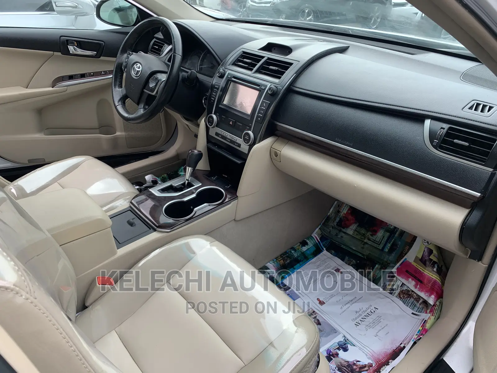 Toyota Camry XLE 4dr Sedan (2.5L 4cyl 6A) 2012 White