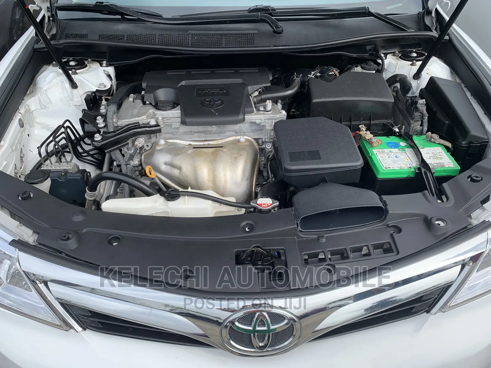 Toyota Camry XLE 4dr Sedan (2.5L 4cyl 6A) 2012 White