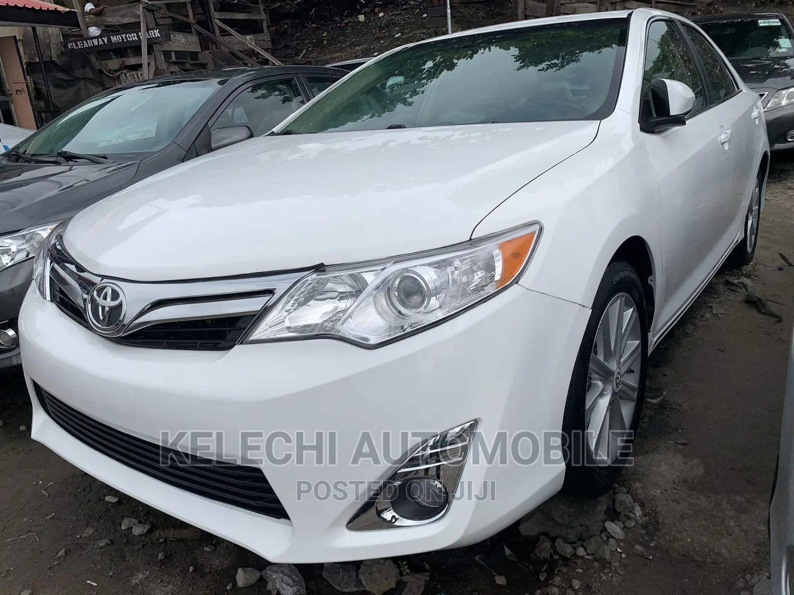 Toyota Camry XLE 4dr Sedan (2.5L 4cyl 6A) 2012 White