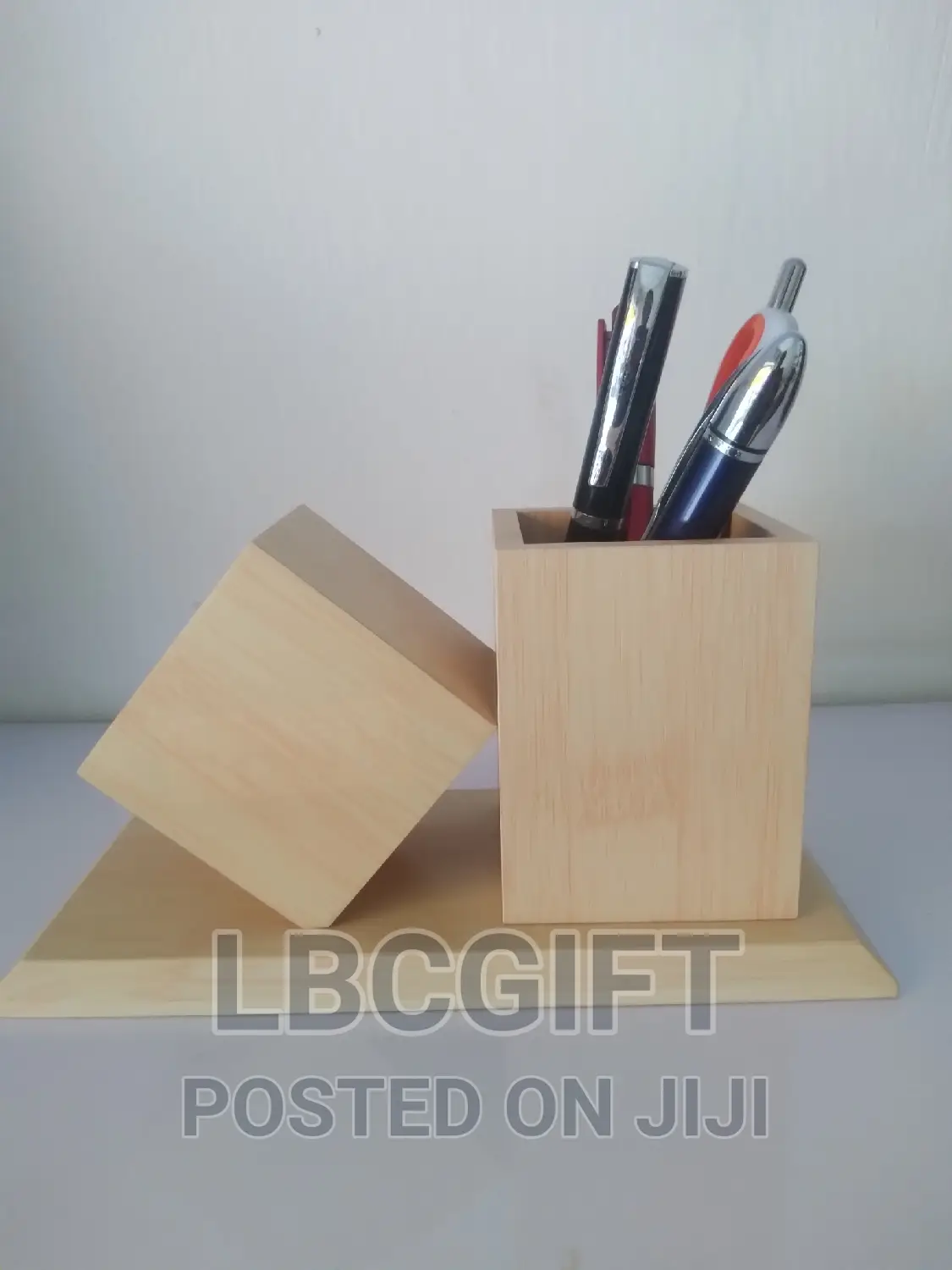Multifunctional Wooden Pen Holder With Clock