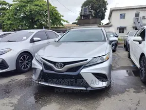 Toyota Camry XSE FWD 2020 Silver