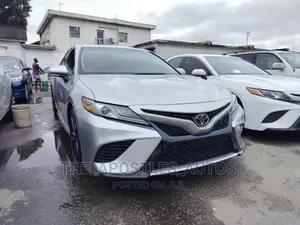 Toyota Camry XSE FWD 2020 Silver