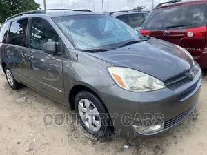 Toyota Sienna LE FWD (3.3L V6 5A) 2004 Gray