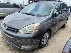 Toyota Sienna LE FWD (3.3L V6 5A) 2004 Gray