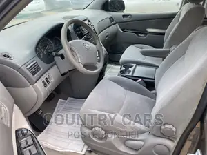 Toyota Sienna LE FWD (3.3L V6 5A) 2004 Gray