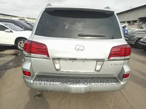 Lexus LX 570 AWD 2013 Silver