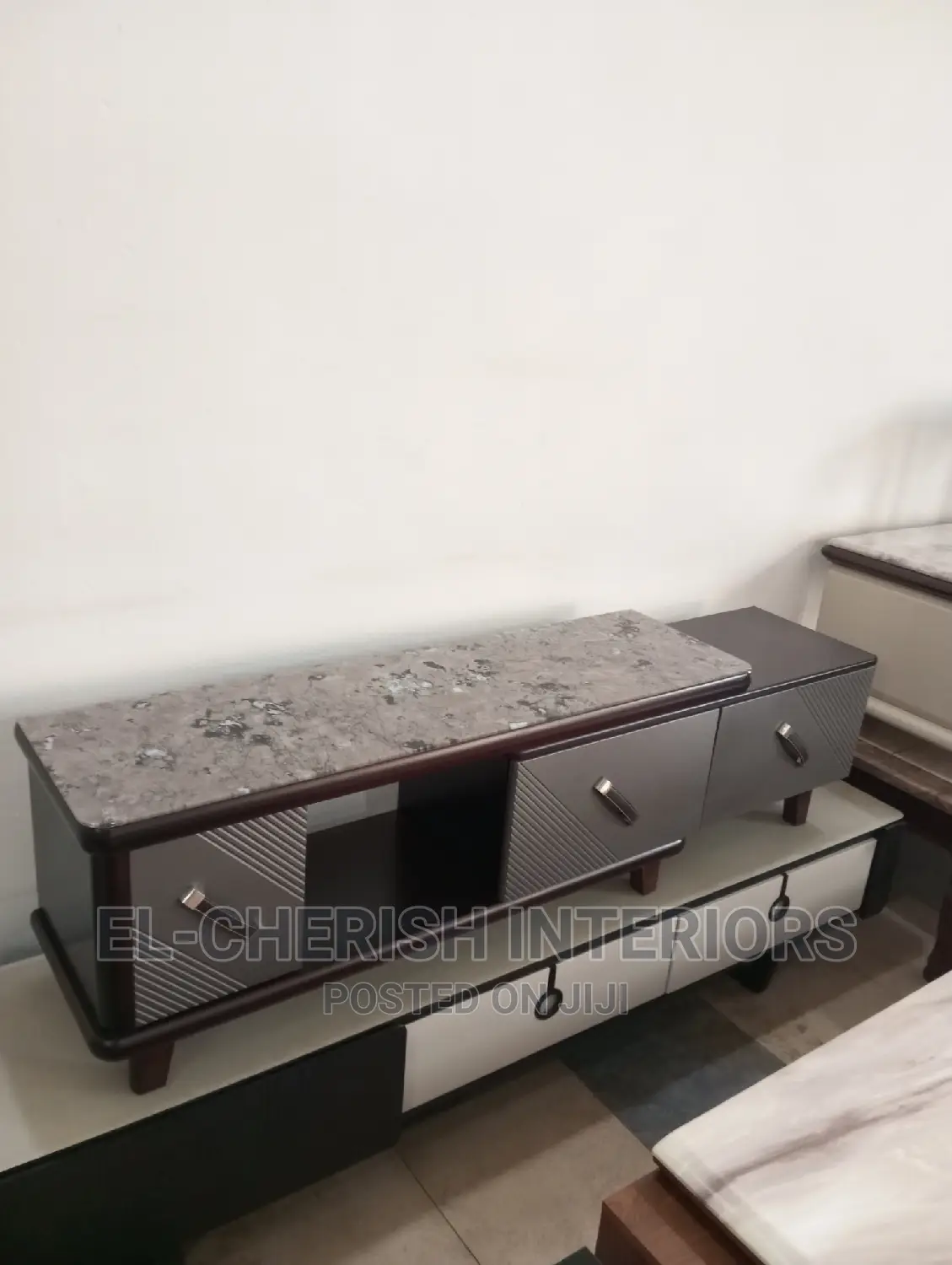 Classic Extendable Tv Stand