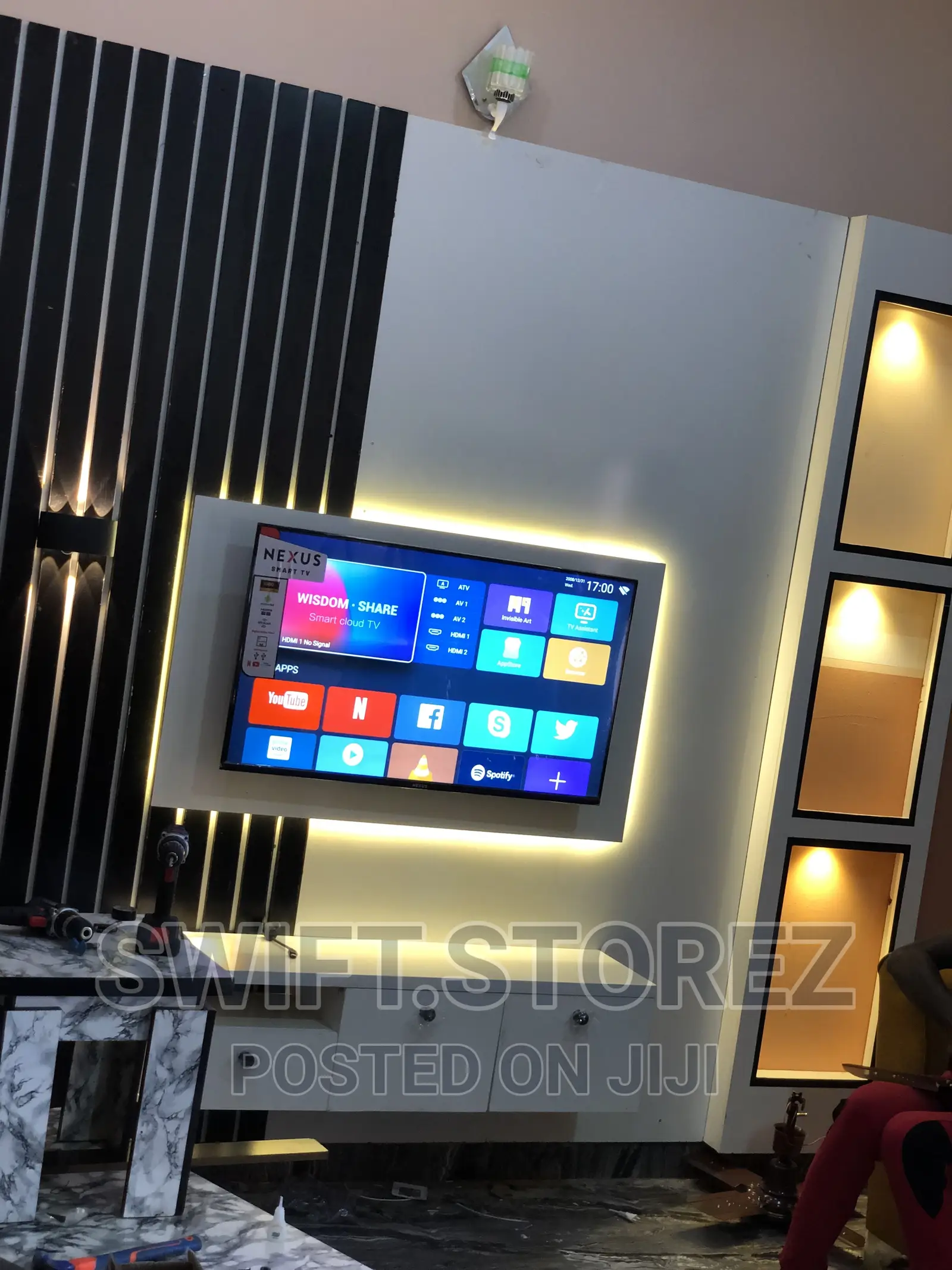 Swift Wall Tv Panel