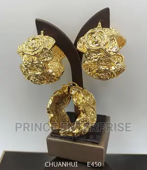 Light Weight Viennese Earrings in Gold