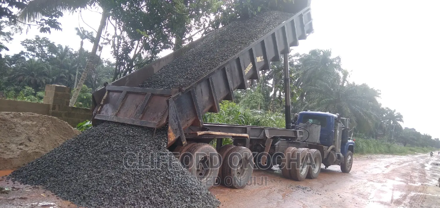 Chippings/Black Granite/Trailer Load