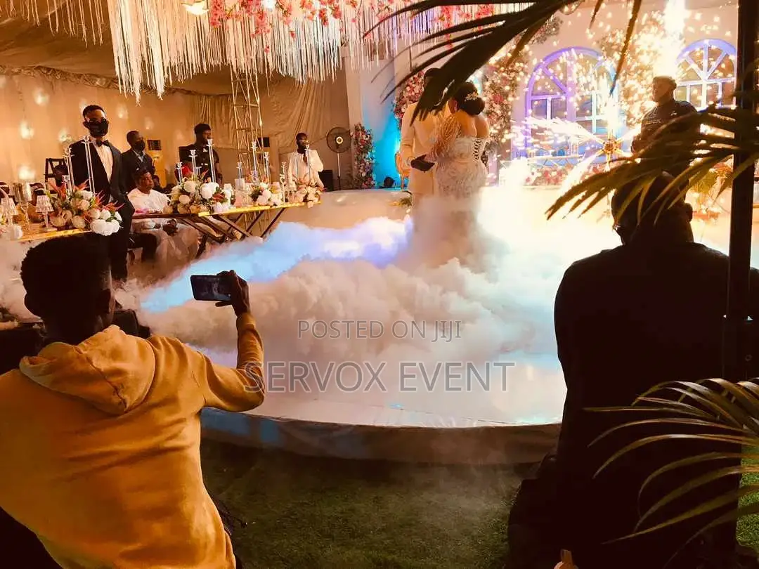 Classy White Wedding Decoration