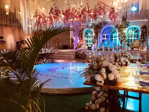 Classy White Wedding Decoration