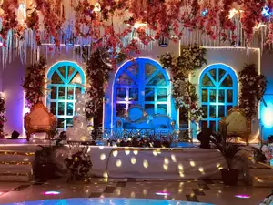 Classy White Wedding Decoration