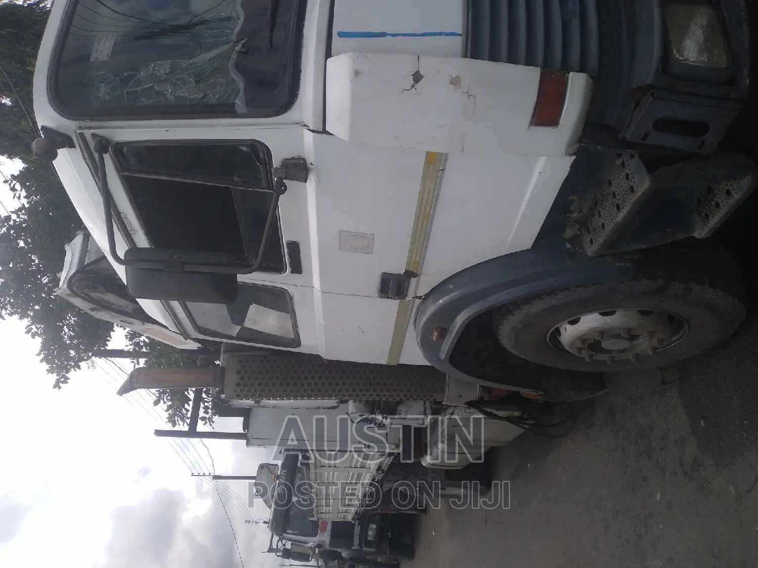 Self-Loader, Payloader and Forklifts for Hire